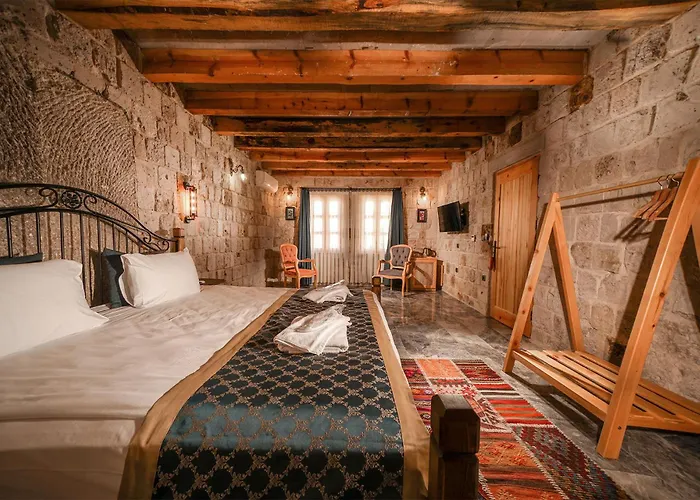 Отель Caverna Premium Caves *